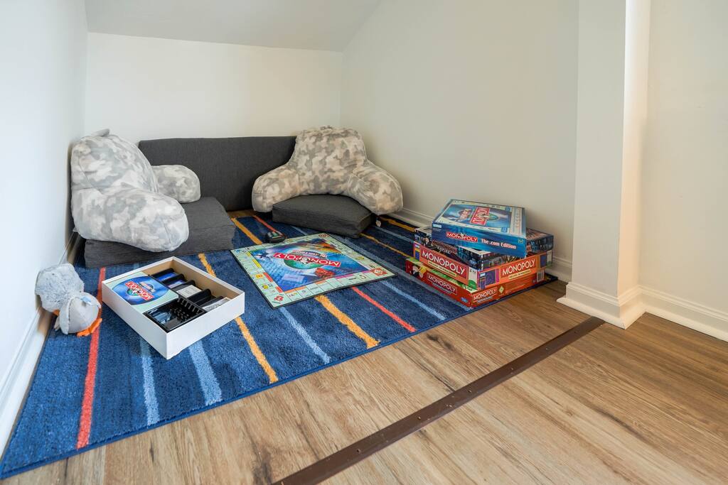 Kids will love hanging out in this carpet lined nook to read a book, hang out and play board games.
 - Newly Renovated Lakefront Cottage, Peaceful, Cozy Modern Farmhouse ~Dog Friendly - Waterford