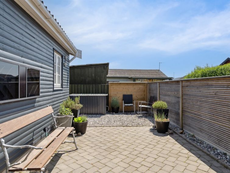 sazur-75m-from-the-sea/