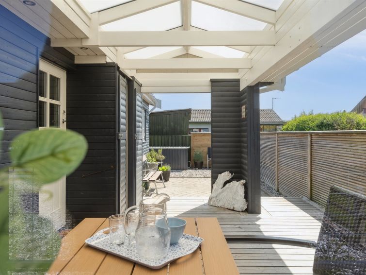 sazur-75m-from-the-sea/