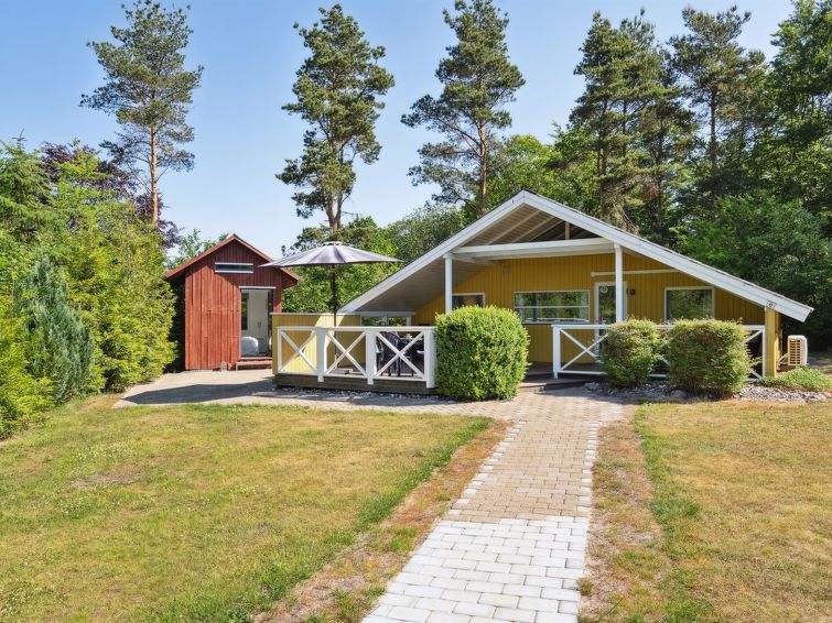 hannelise-30km-from-the-sea/