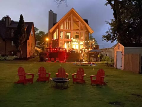 Stunning Lake house on peaceful Sta