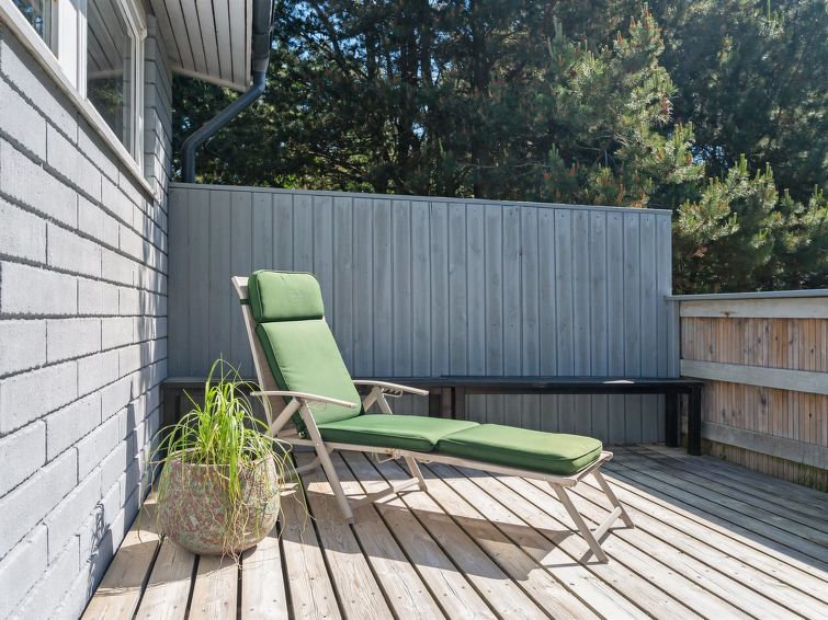 torhild-150m-from-the-sea/