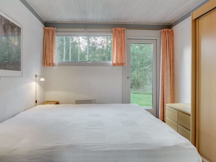 torhild-150m-from-the-sea/