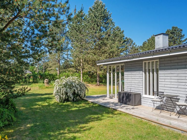 torhild-150m-from-the-sea/