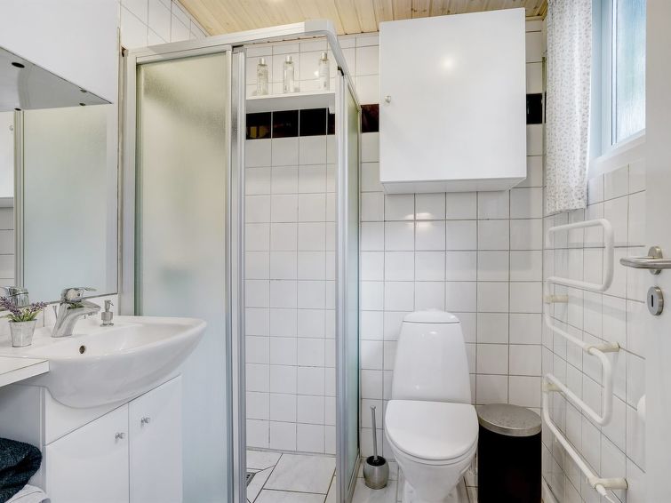 torhild-150m-from-the-sea/