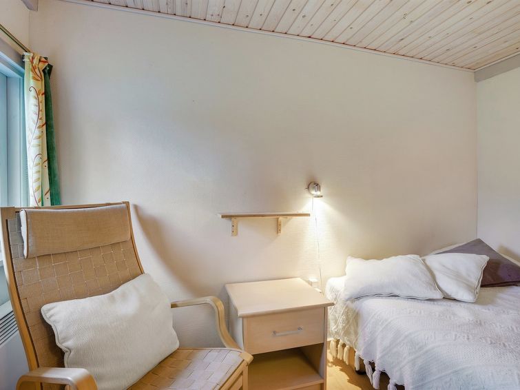 torhild-150m-from-the-sea/