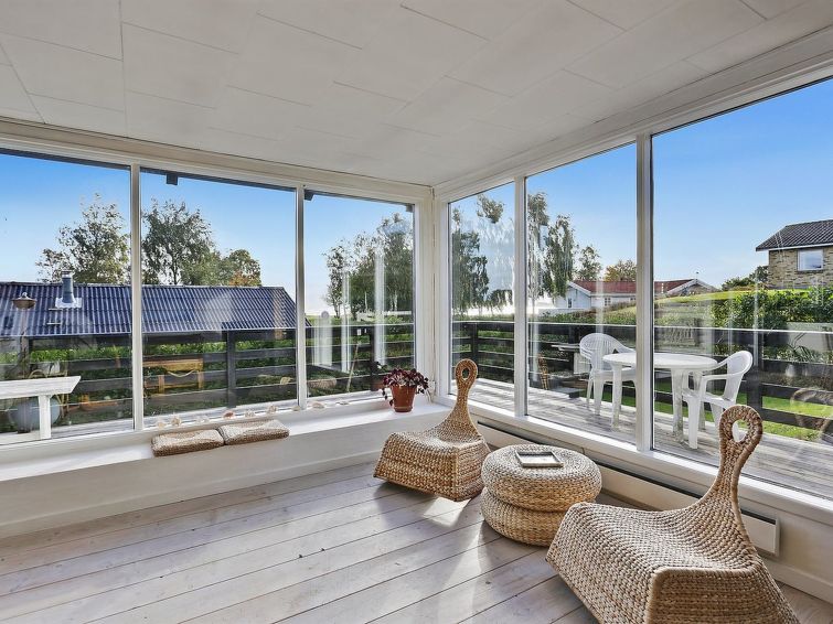 melina-100m-from-the-sea/