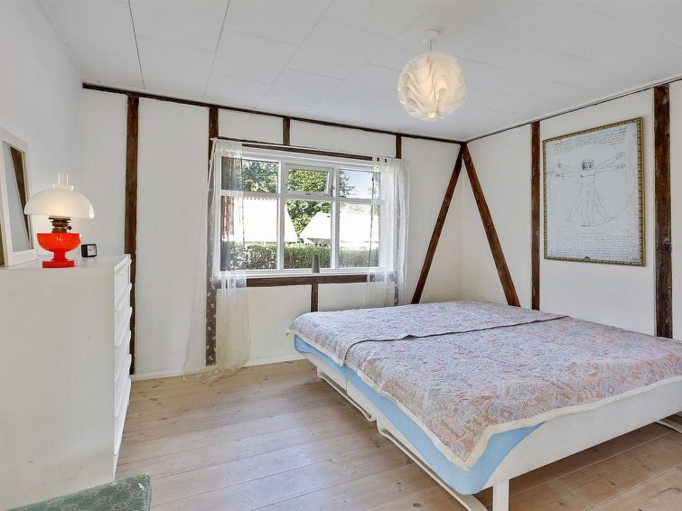 melina-100m-from-the-sea/