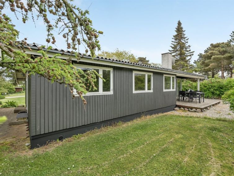 jenny-140m-from-the-sea/