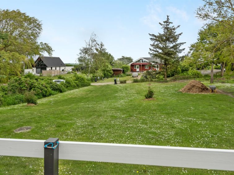 jenny-140m-from-the-sea/