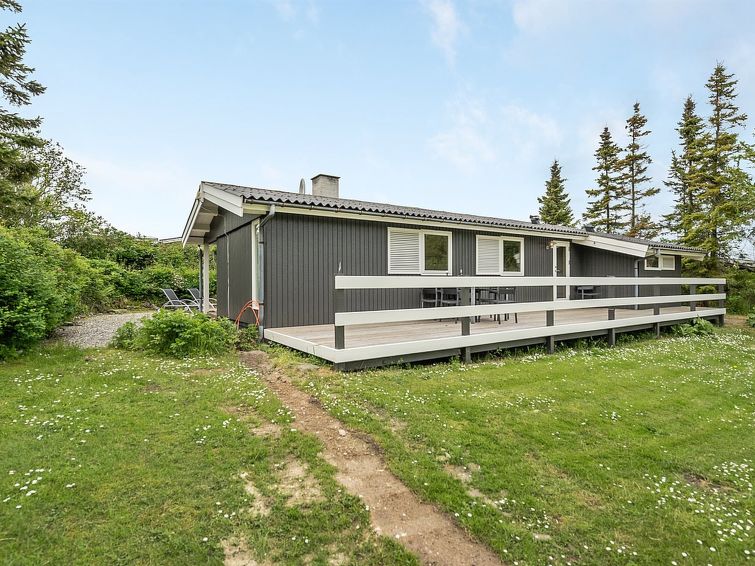 jenny-140m-from-the-sea/