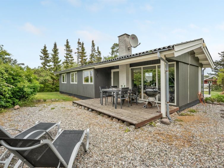 jenny-140m-from-the-sea/