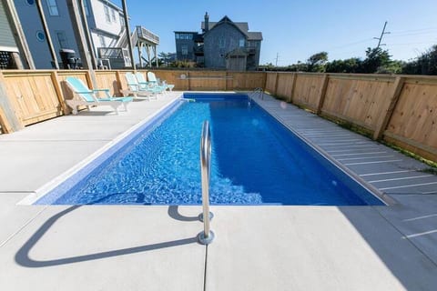 Semi Oceanfront in Nags Heads, Walk to Beach