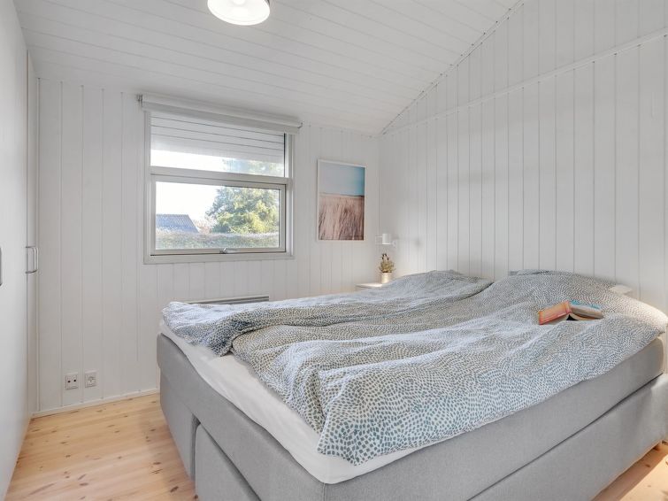 evamaria-350m-from-the-sea/