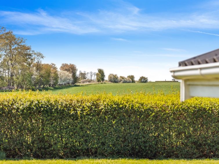 evamaria-350m-from-the-sea/