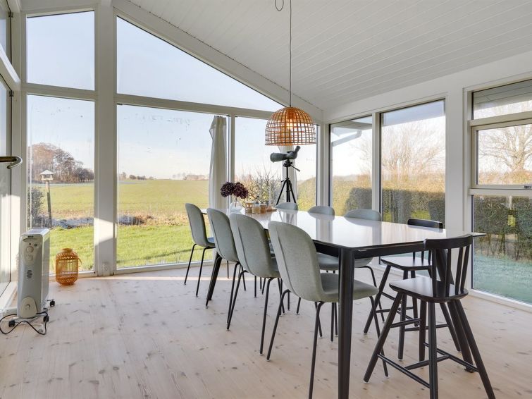 evamaria-350m-from-the-sea/