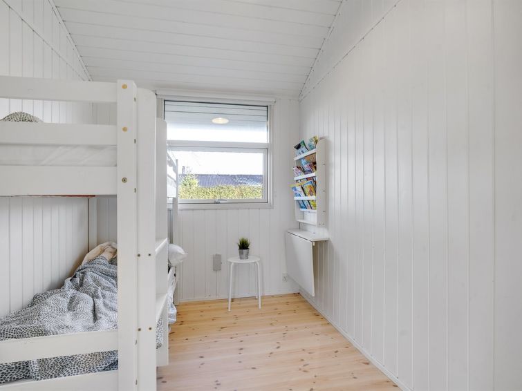 evamaria-350m-from-the-sea/