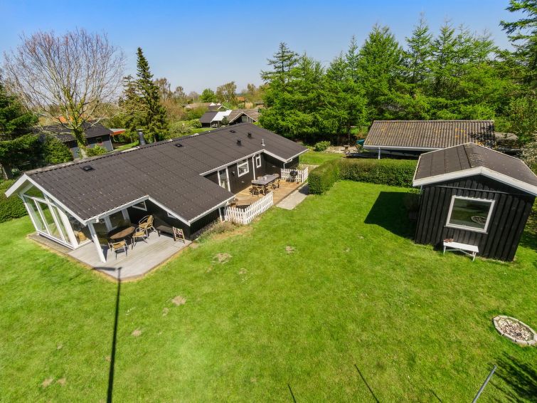 evamaria-350m-from-the-sea/