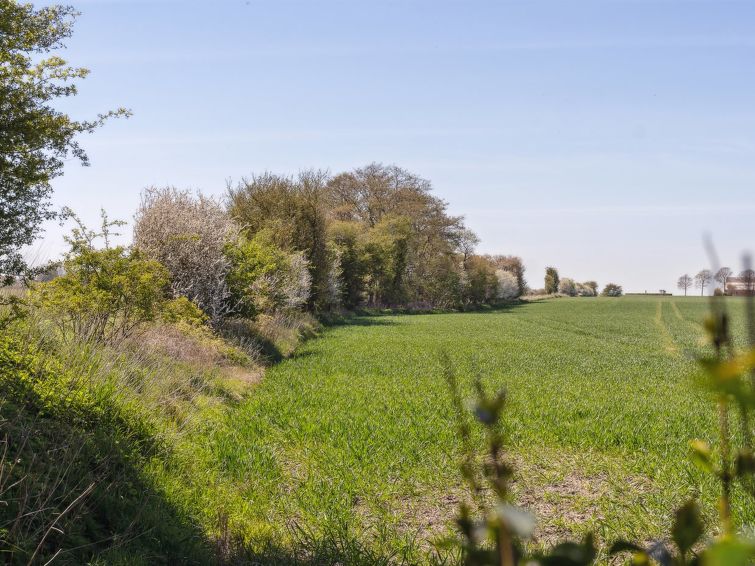 evamaria-350m-from-the-sea/