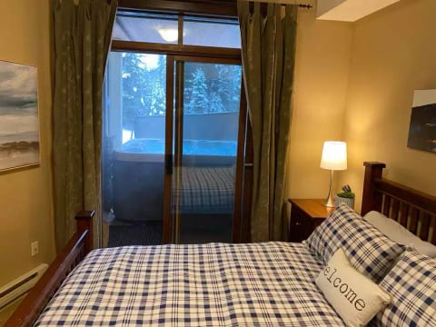 Ultimate Ski-in / Ski-out with private hot tub!!