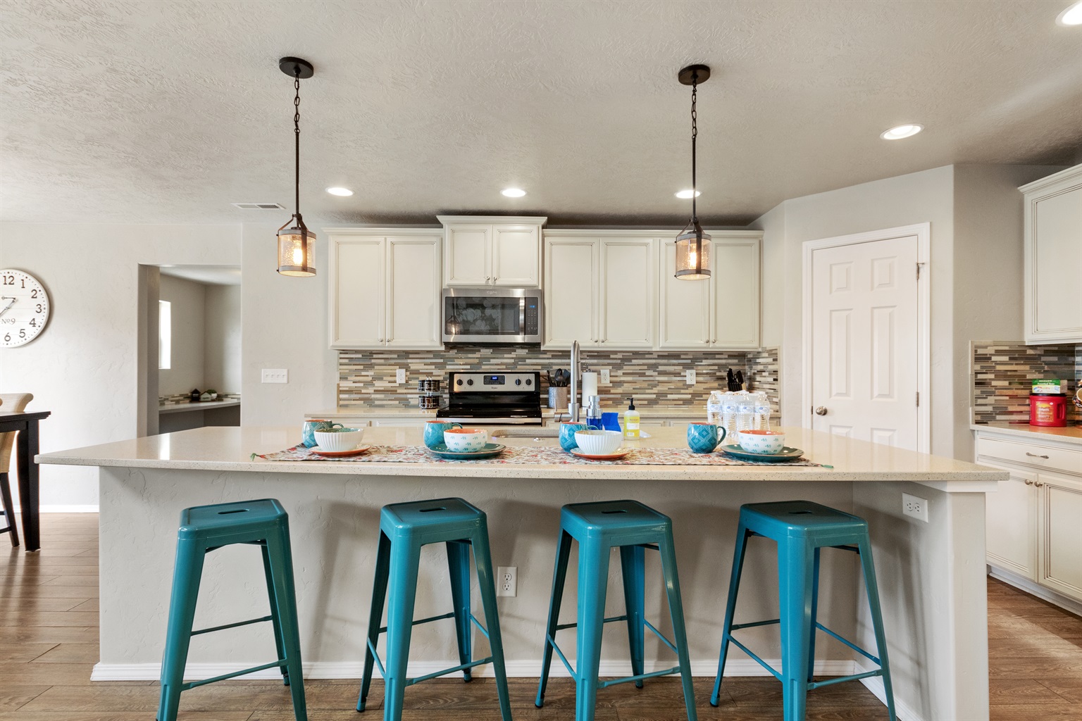 extravagant-family-get-away-in-large-5-bedroom-private-home/