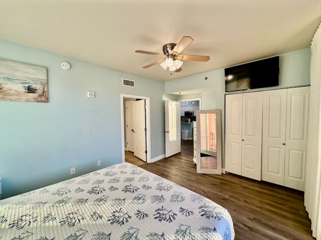 Front king bedroom with smart TV and cable including HBO & Cinemax