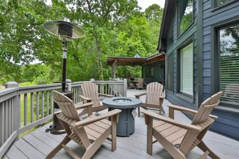 Upper level firepit