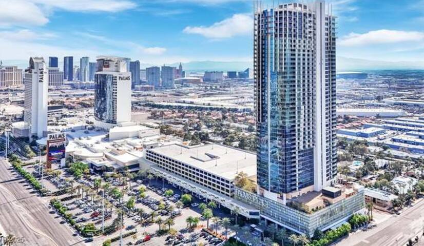 Luxe Studio  | Balcony Strip View  | No Resort Fee