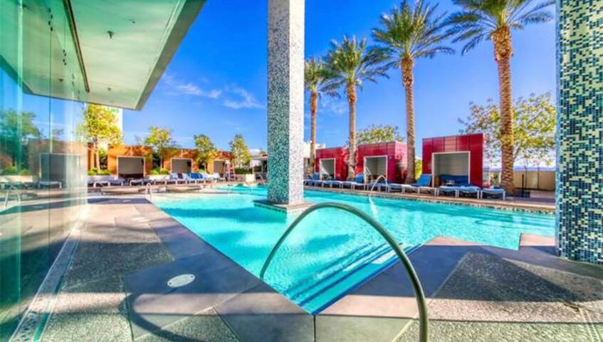 Luxe Studio  | Balcony Strip View  | No Resort Fee
