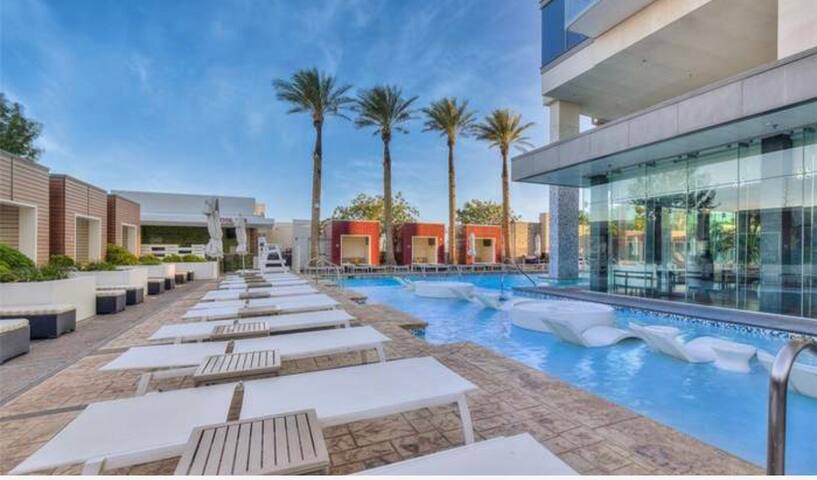 Luxe Studio  | Balcony Strip View  | No Resort Fee