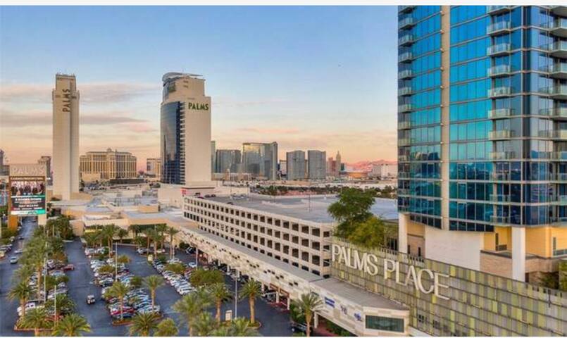 Luxe Studio  | Balcony Strip View  | No Resort Fee