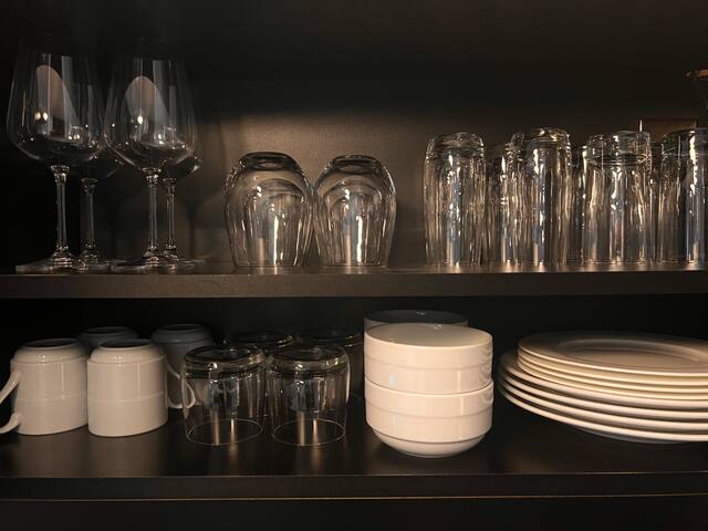 luxe-studio-balcony-strip-view-no-resort-fee/