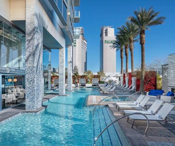 Luxe Studio  | Balcony Strip View  | No Resort Fee