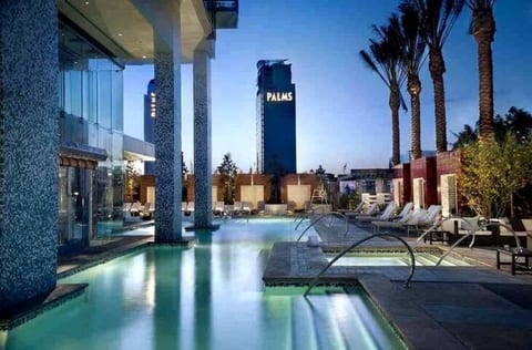 Luxe Studio  | Balcony Strip View  | No Resort Fee