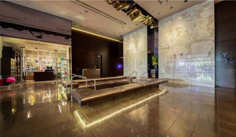 Luxe Studio  | Balcony Strip View  | No Resort Fee