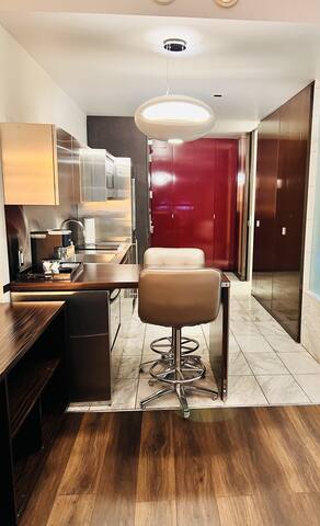 luxe-studio-balcony-strip-view-no-resort-fee/