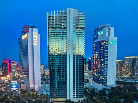 Luxe Studio  | Balcony Strip View  | No Resort Fee