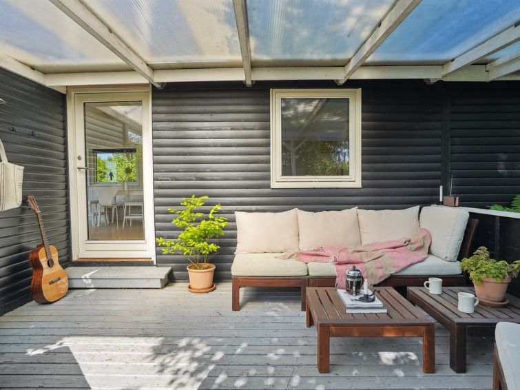 lelle-350m-from-the-sea/