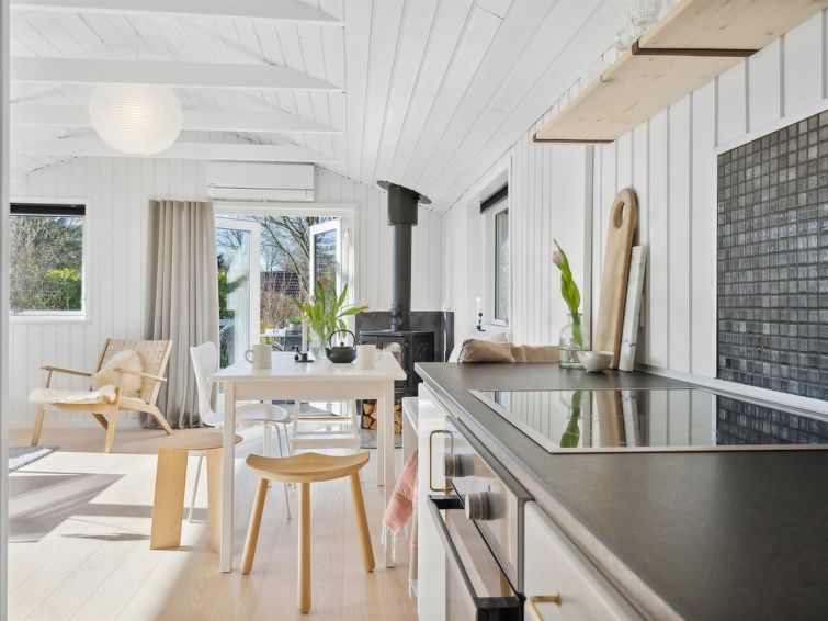 lelle-350m-from-the-sea/