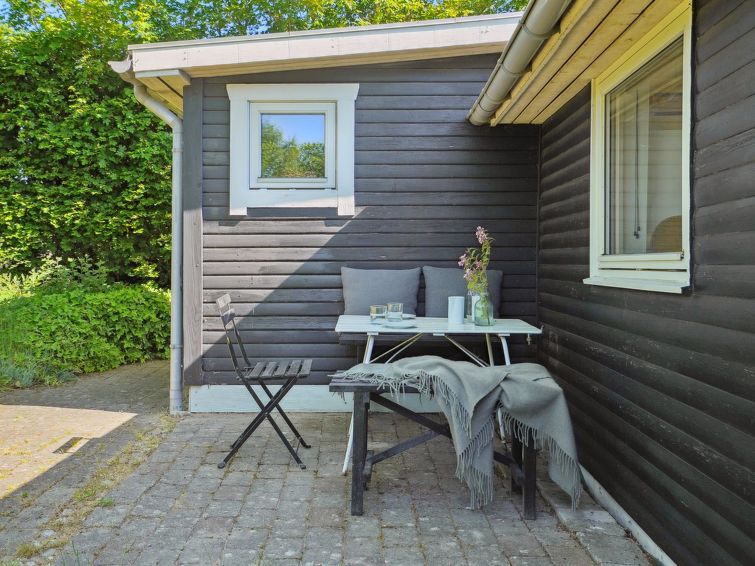 lelle-350m-from-the-sea/