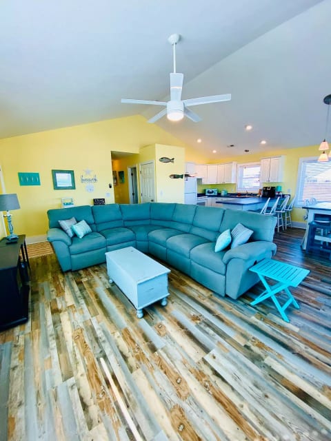 Reclining Sectional Sofa with Beach/Ocean Views!