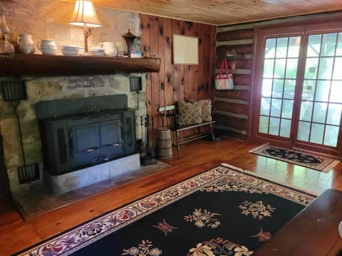 1940s cabin on 35 acres hike&fish onsite+RV hookup
