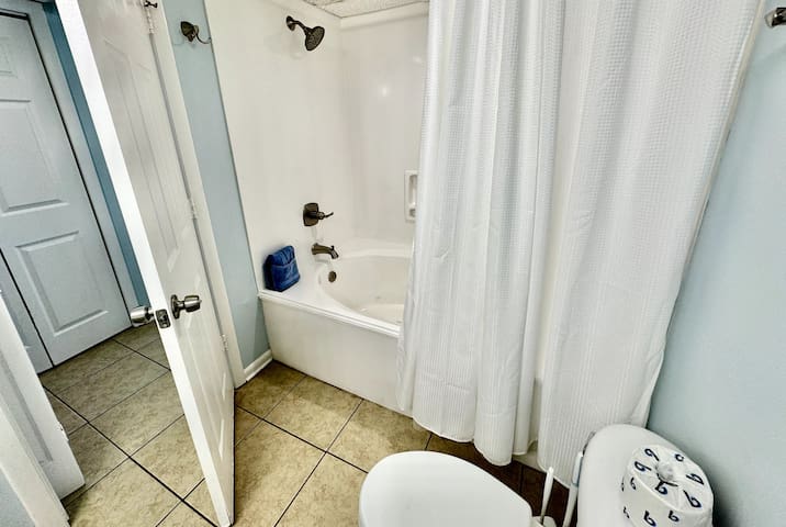 Tub / shower and toilet for front queen bedroom private full bath