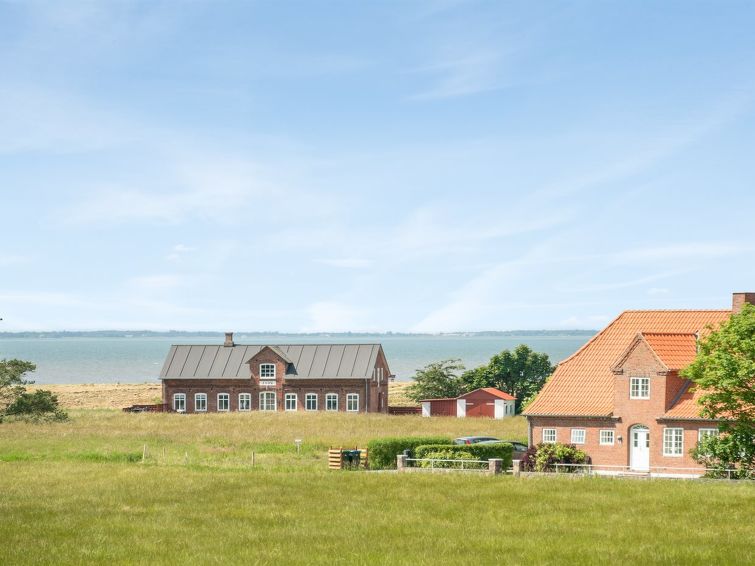 iina-13km-from-the-sea/