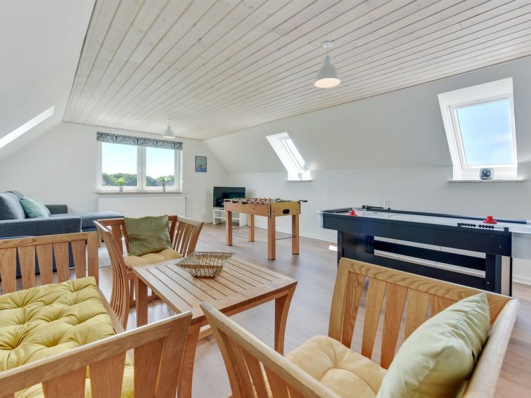 iina-13km-from-the-sea/