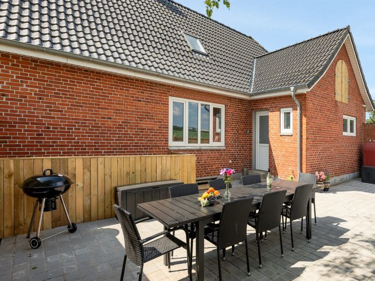 iina-13km-from-the-sea/