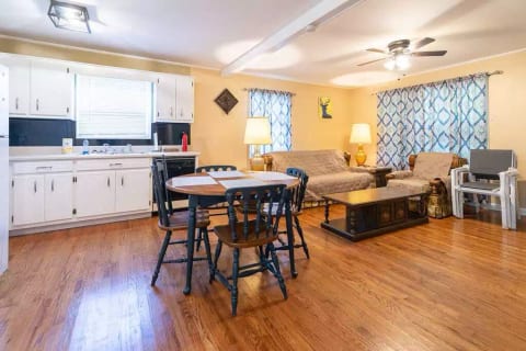Awesome Winchester Home minutes from the Lake.