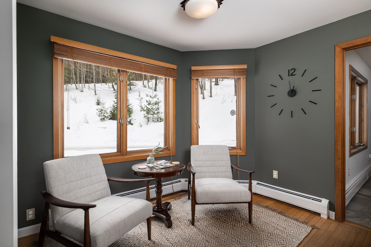Tucked on the other end of the kitchen is this comfortable sitting area. Tucked on the other end of the kitchen is this comfortable sitting area. - Modern Retreat ~ Stunning Mountain View ~ Hot Tub! - Stowe