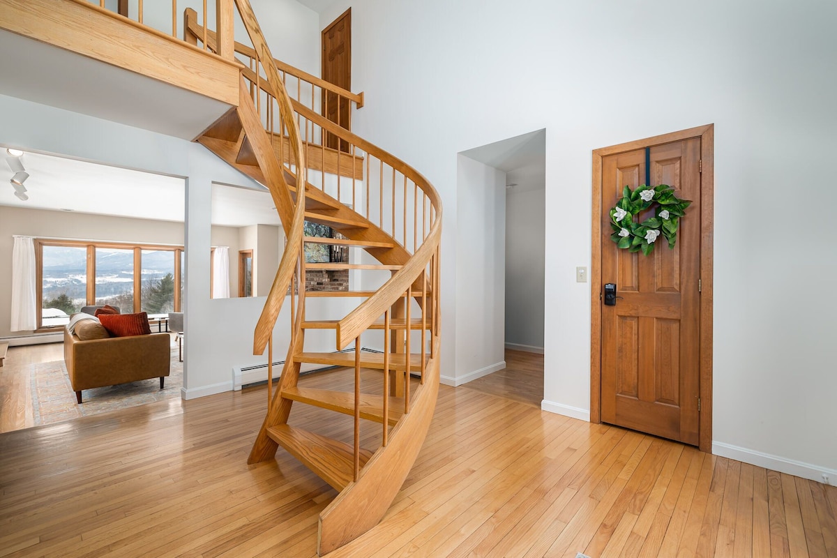 Spacious foyer with grand spiral staircase and balcony. Spacious foyer with grand spiral staircase and balcony. - Modern Retreat ~ Stunning Mountain View ~ Hot Tub! - Stowe