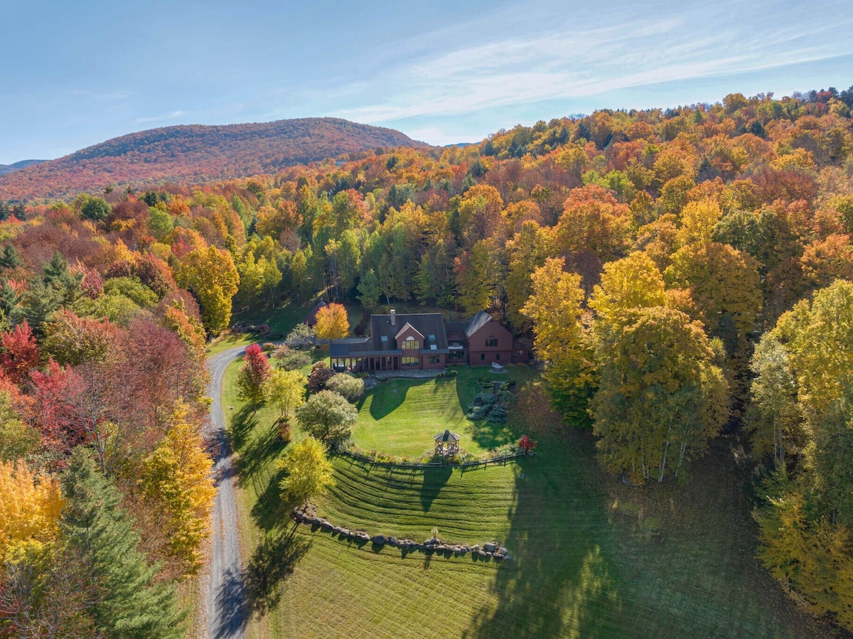 Perfectly nestled in the mountains for a special, tranquil stay. Perfectly nestled in the mountains for a special, tranquil stay. - Modern Retreat ~ Stunning Mountain View ~ Hot Tub! - Stowe